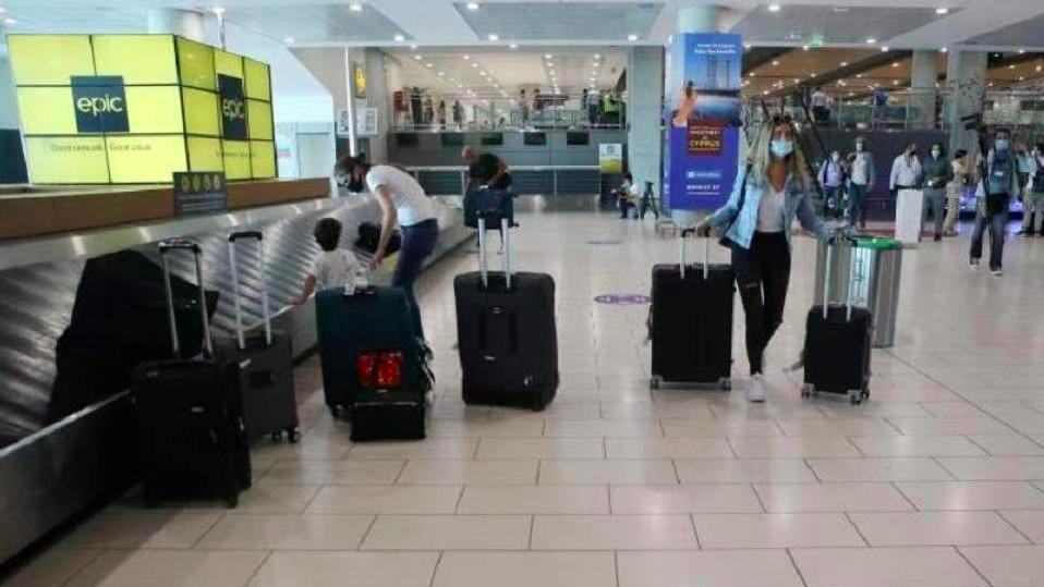 注意！新冠變種在英國失控！倫敦封城上演大逃離，多國緊急宣布措施：關閉邊境、停飛航班…