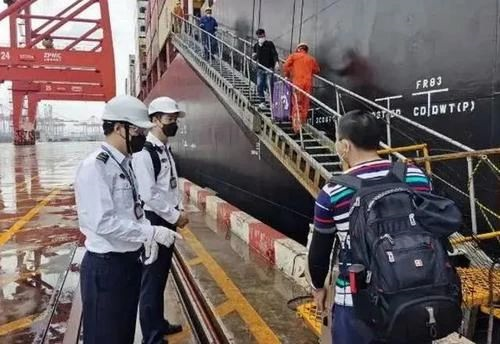 舟山港換班離境的外籍船員可免辦停留證件了