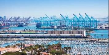 將持續擁堵到明年8月！集裝箱船和貨物淹沒了長灘和洛杉磯港，2021年擁