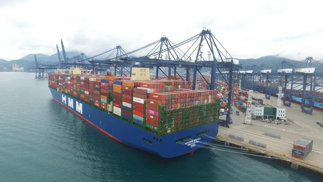 超大型集裝箱船紛至沓來
