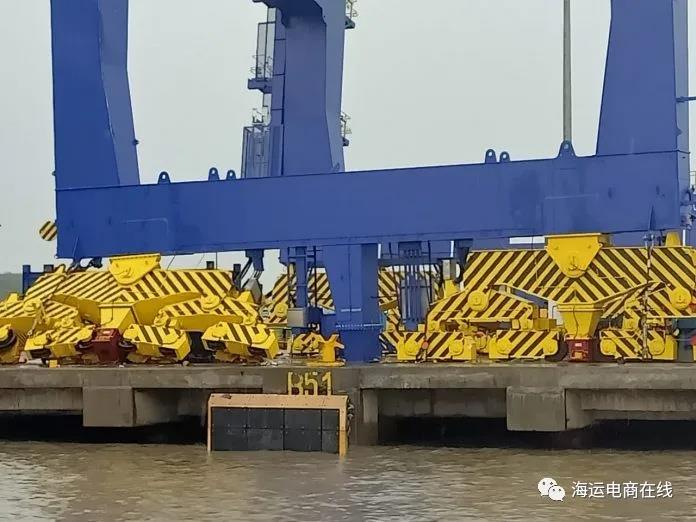 MSC旗下一艘14,000TEU級超大型集裝箱船,與碼頭發生嚴重碰撞!!