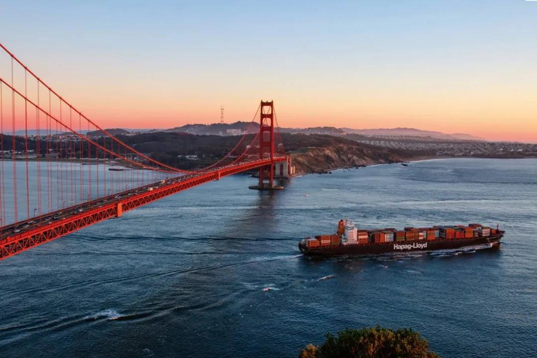 美西擁堵加劇，赫伯羅特減少長灘港掛靠；旗下船員確診新冠，美東船期延誤！