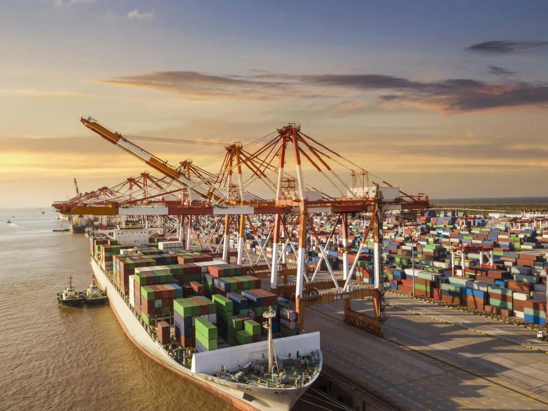 全球集裝箱短缺50萬TEU,美線報價13000$!飆升運費給經(jīng)濟(jì)復(fù)蘇帶來阻力