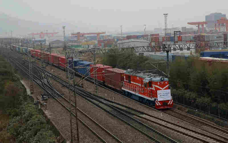 2021全國首列中歐防疫物資專列—馬士基義烏-波蘭定制專列發車