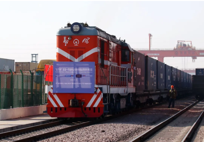 加強(qiáng)陸上運(yùn)營(yíng)，馬士基、中遠(yuǎn)海運(yùn)、達(dá)飛、MSC開(kāi)通新鐵路班列