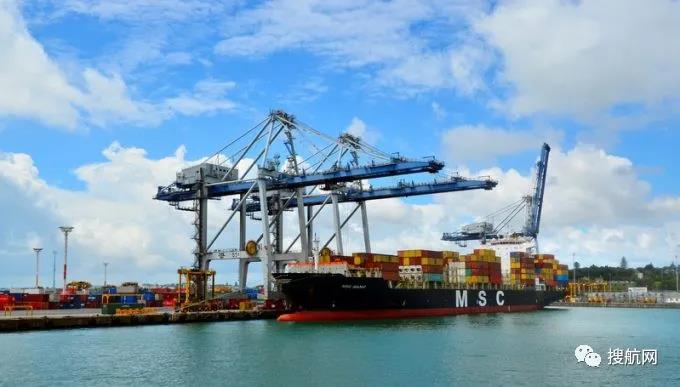 奧克蘭港勞工短缺加重延誤，船公司暫停掛靠并收取300美元附加費