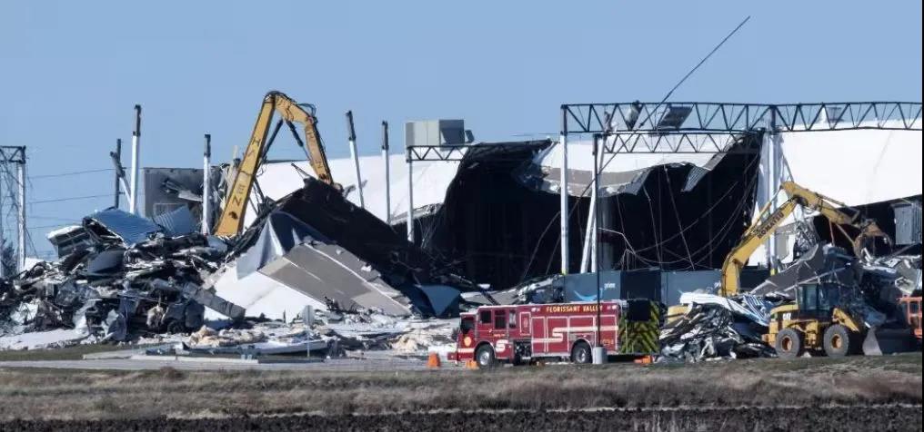 突發！超30場龍卷風襲擊美國6州致上百人身亡，有亞馬遜倉庫大面積坍塌！