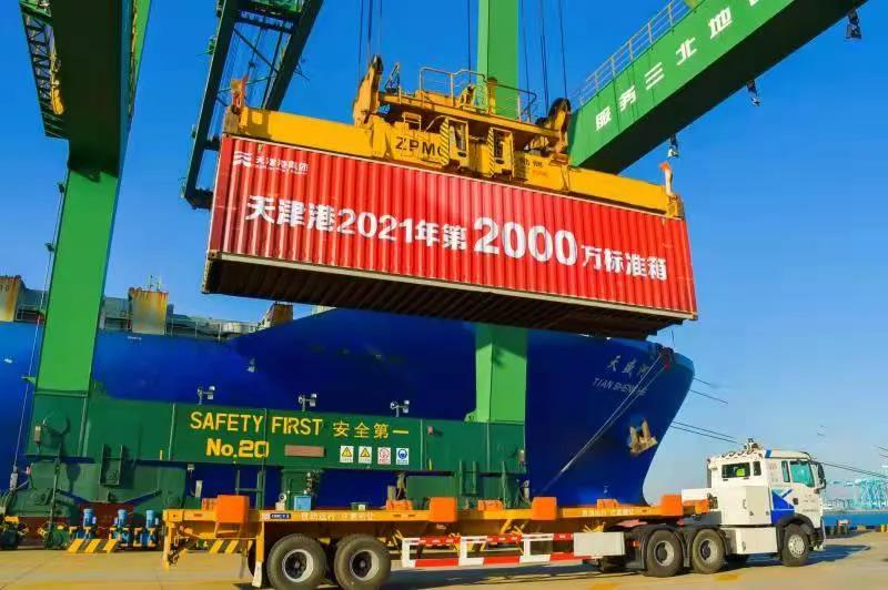 天津港年集裝箱吞吐量,首次突破2000萬標(biāo)準(zhǔn)箱!