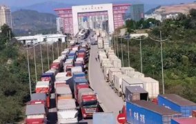 大擁堵！約5000集裝箱貨車積壓滯留在中越邊境口岸！