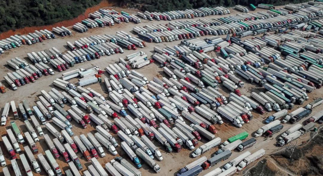 大擁堵！約5000集裝箱貨車積壓滯留在中越邊境口岸！