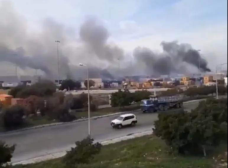 突發(fā)！你的貨物被燒了，未提貨，集裝箱被炸毀！