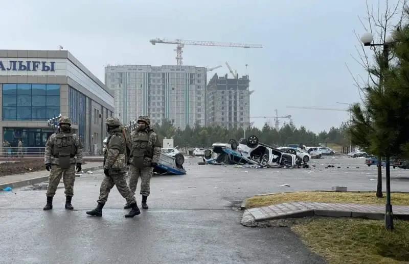 燒警車、砸商店!網絡中斷,社交媒體、即時通訊、網頁網站等全部無法訪問,這個國家客戶處于失聯狀態!